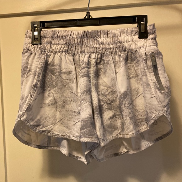 Lululemon Tracker short - Picture 2 of 5